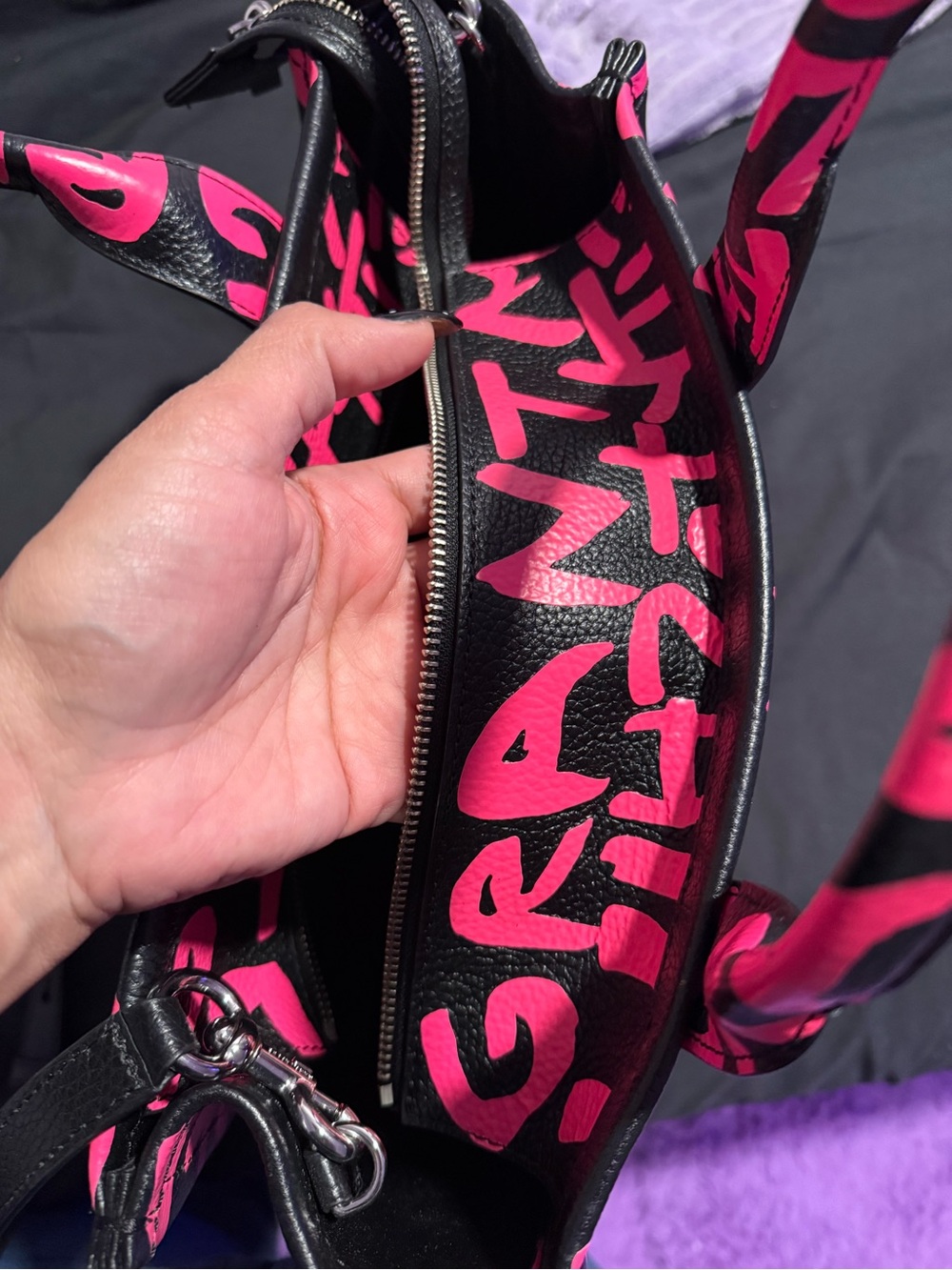 Marc Jacobs The Tote Bag Black with Hot Pink Graffiti Print - Picture 10 of 12